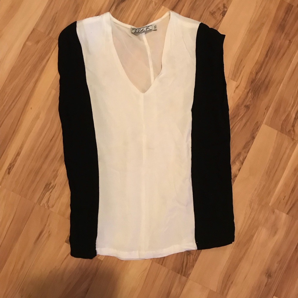 Sleeveless blouse